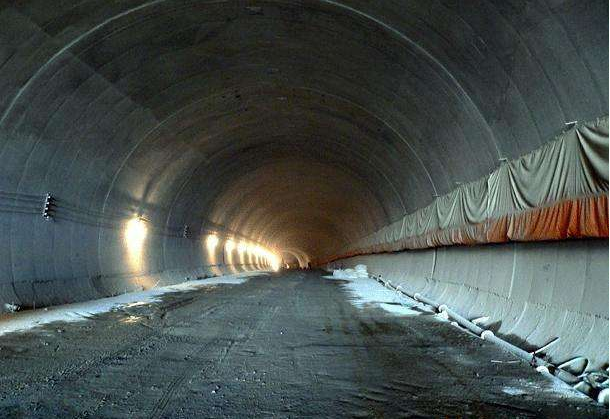 隧道防水板施工中